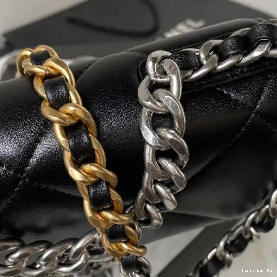 Firstbag Ru CHAIN WALLET CHANEL ON 19 0521